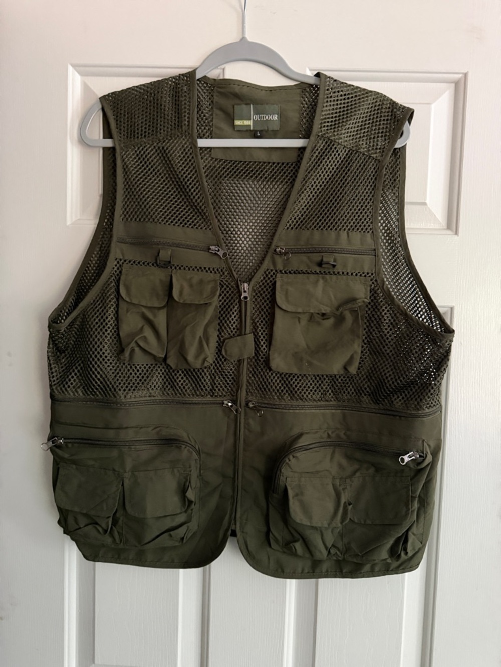 Outdoor Mesh Utility hunting / fishing
vest in Olive Green